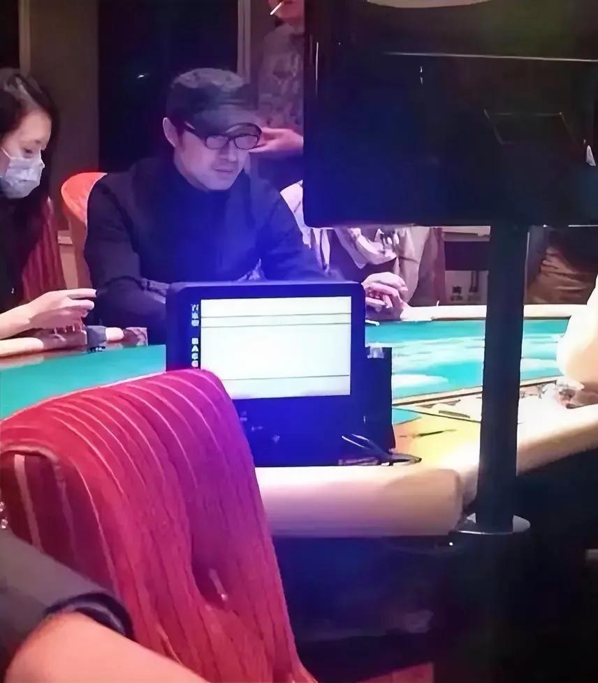 子怡列举了皮裤哥7大缺点，都没有说中要害。皮裤哥最大的两个缺点：
①玩德州扑克
