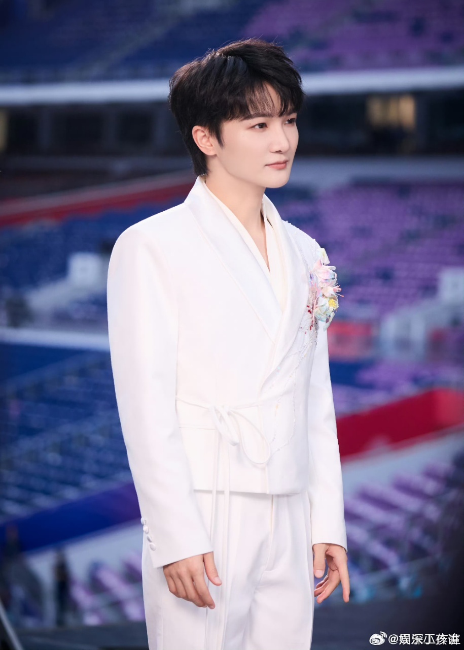 周深一开口就秒懂天海一心了 天籁之音诠释家国情怀！周深《天海一心》唱“一滴水”汇