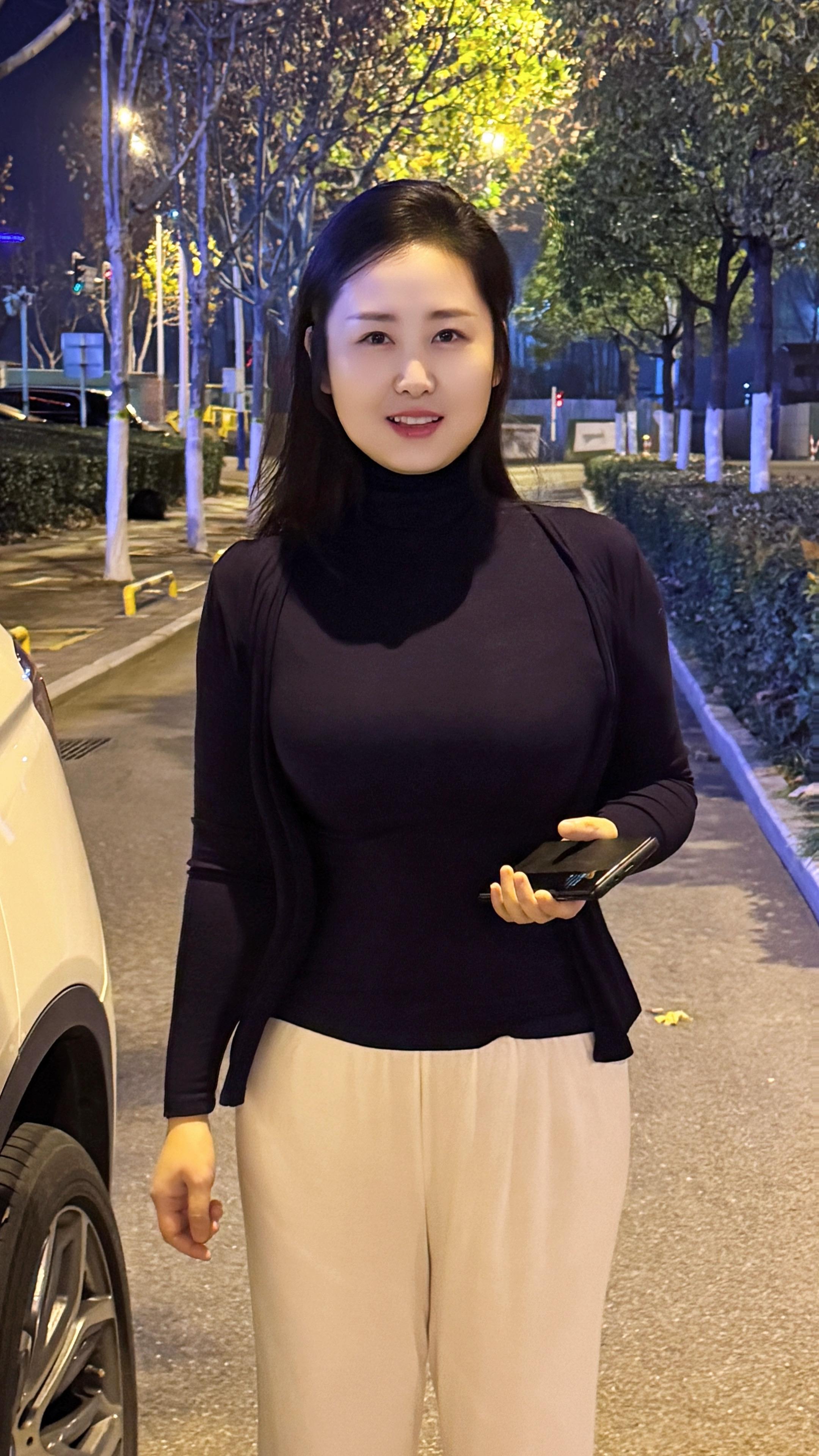 做一个坚强的女子，独立自主，坚韧勇敢。面对困境，或许害怕，或许失败，但绝不逃避。