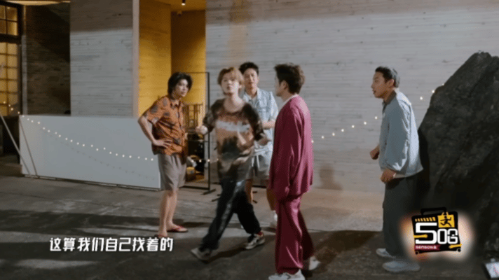 鹿晗玩狼人杀智商在线哈哈哈哈哈 鹿晗好会玩狼人杀虽然输了，但这个锅应该邓超背哈哈