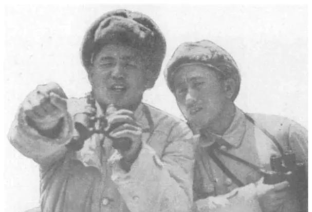1951 年，志愿军副连长临阵脱逃，政委指示：“押到后方审判。” 谁知师长知道后