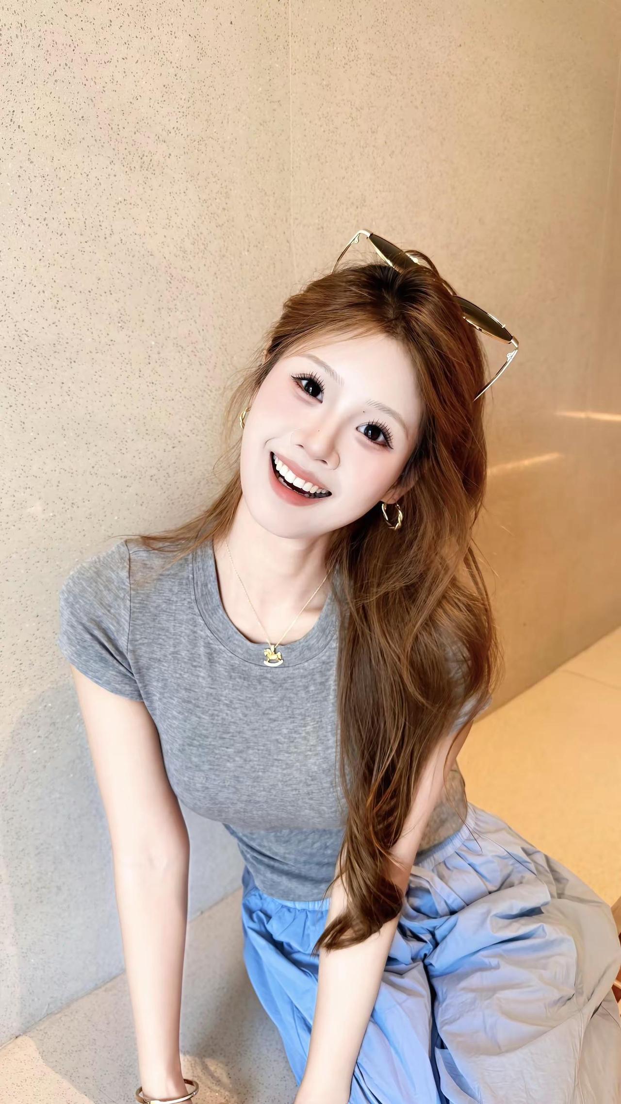 女孩 你可以焦虑 但是不要一直焦虑 接纳自己的所有 无论高矮胖瘦 任何样子你都是
