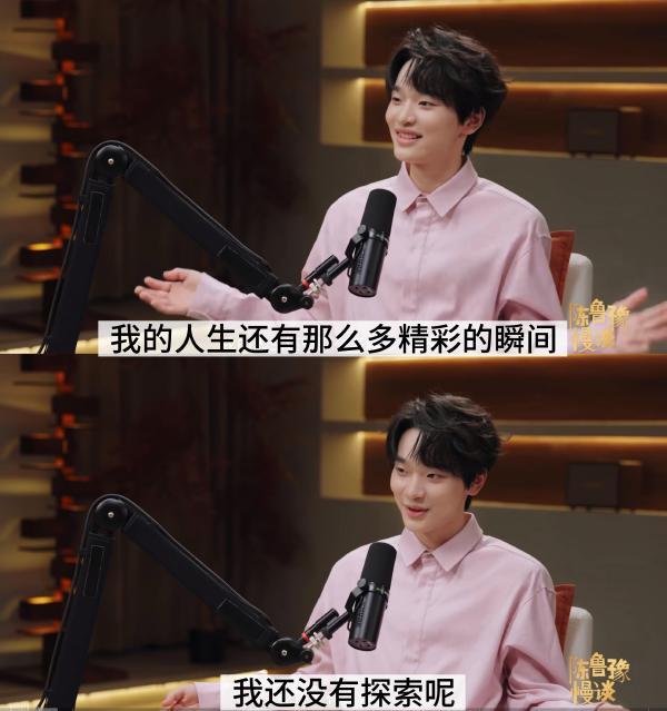 钟美美自曝38岁母亲求职一年未果 钟美美已经很成功了妈妈还要找工作，而且如此年轻