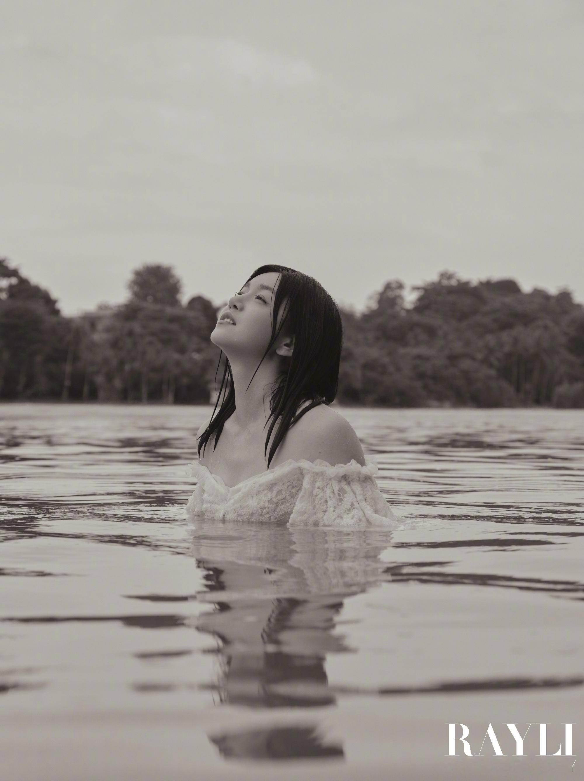 瑞丽服饰美容 ×陈妍希南洋假期大片摄影丨文桦 