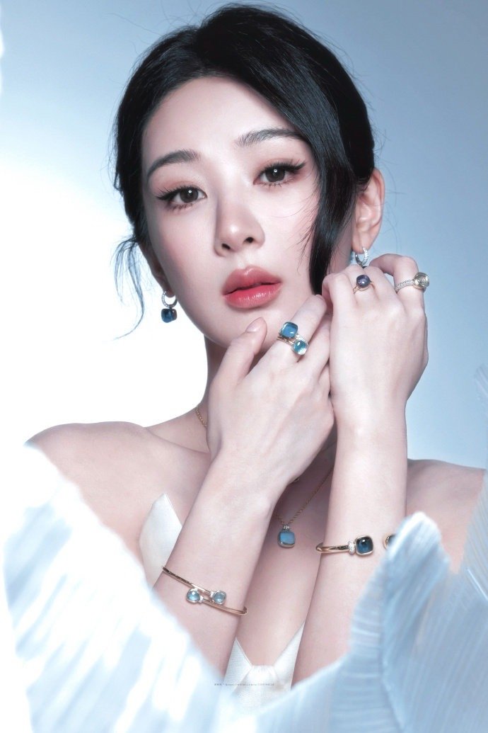 杨紫玉兰花开君再来 💜杨紫董竹君 早上起来我还活着，你还在这就是我想要的未来 