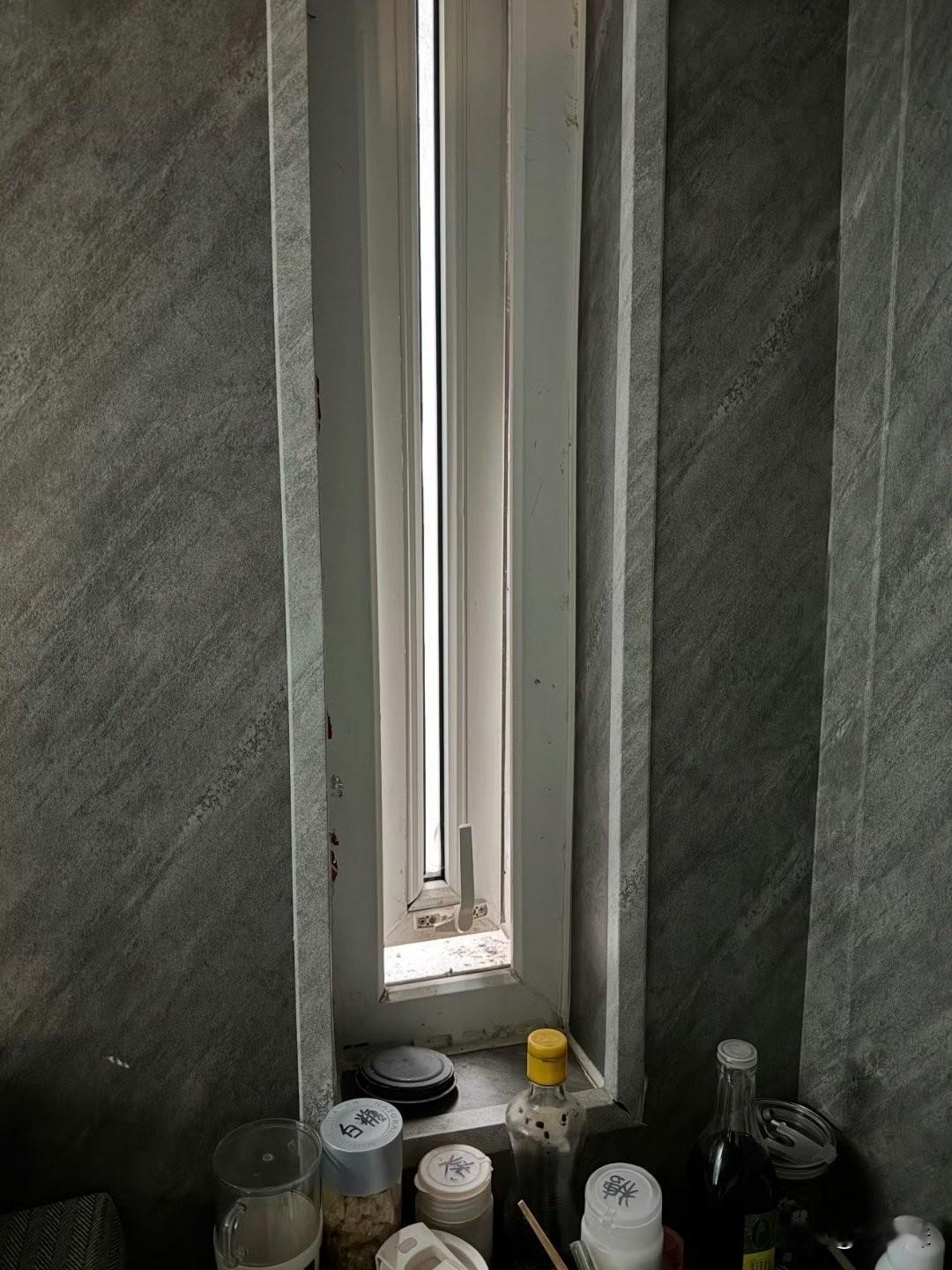 这开的厨房的窗像极了生活