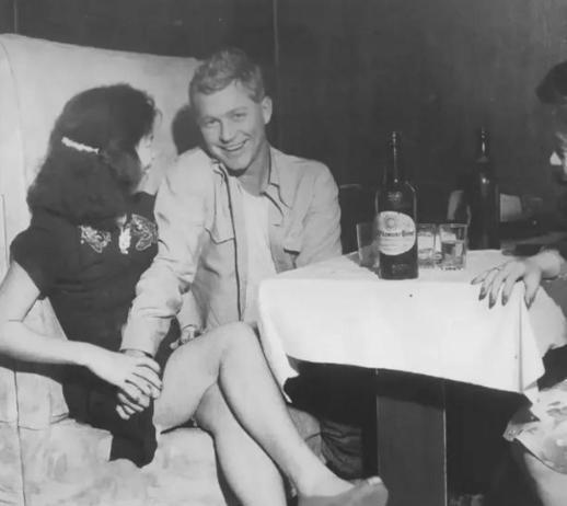 1946年，美军为了进行一项秘密研究，竟然强迫十名带有梅毒的妓女，和上千名囚犯同