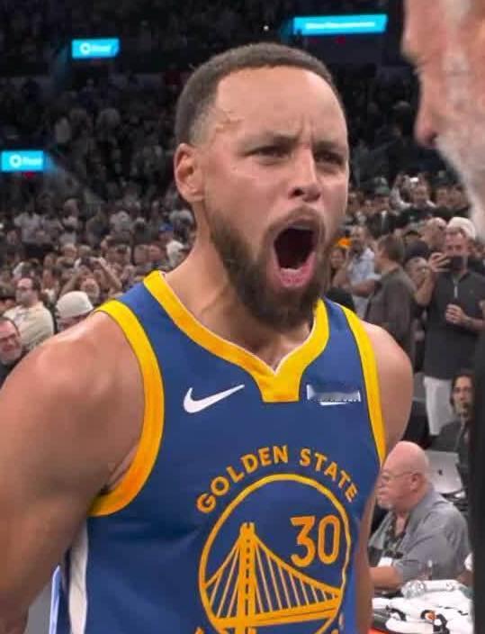 斯蒂芬库里，49分4篮板2助攻2抢断3失误，三分17中9，ts83%。37岁，连