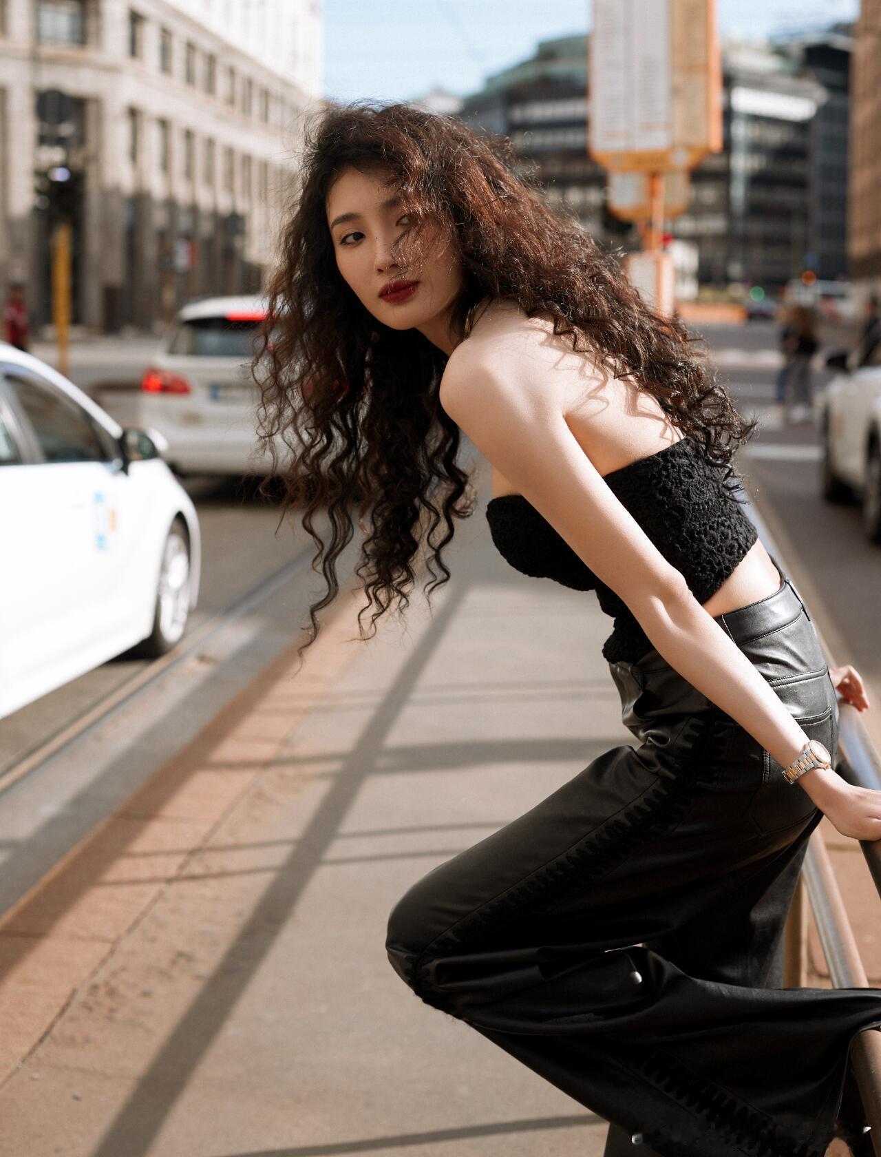 复古的慵懒风，要结婚了，事业爱情双丰收，人生也是圆满了——王紫璇 ​​​