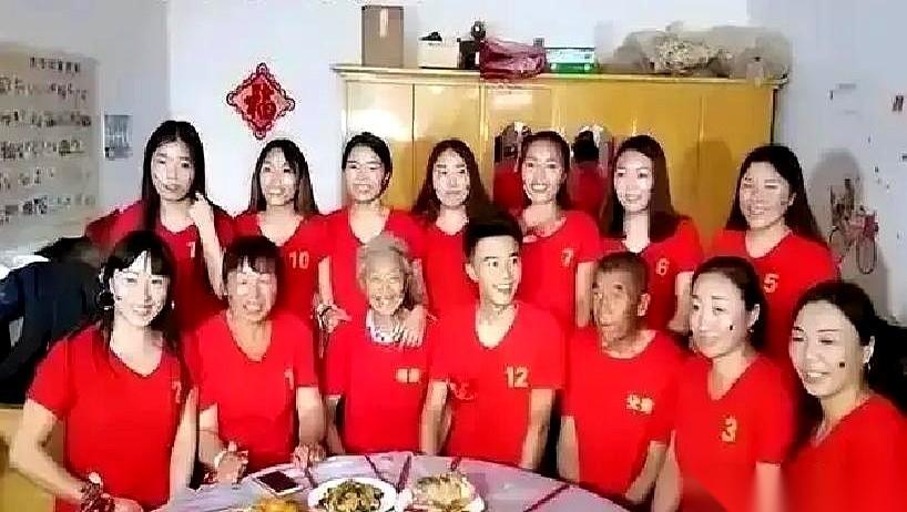 1996年的山西，47岁的李玉珍摸着干瘪的肚皮，硬生生把一个消息砸向了摇摇欲坠的