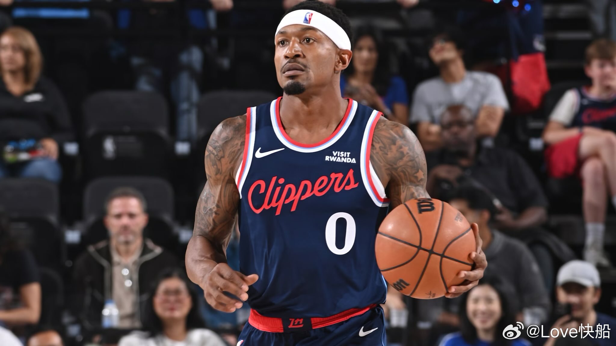 好多人问我比尔复出德新闻，目前没有任何权威的媒体报道他复出的新闻。最近，确实有一