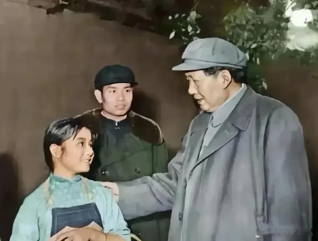 唯一一次去片场探班1958年2月14日，毛主席在长春电影制片厂探班电影《红孩子》