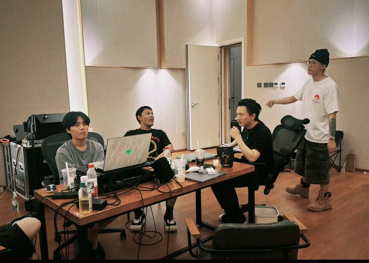 黄旭和Ranzer在合作舞台上提到了大量Rapper名字！说唱巅峰对决
