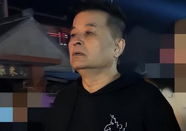 67岁毕姥爷近况罕见被曝，早年风光已然不再。
 
一个普通的艺人而已，红了一点就