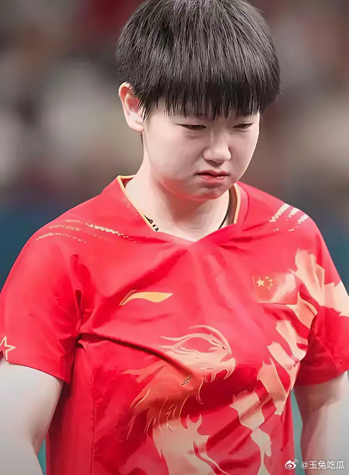 孙颖莎这次签运，堪称地狱级！​桥本帆乃香那把削球，每分钟85转，比洗衣机甩干还猛