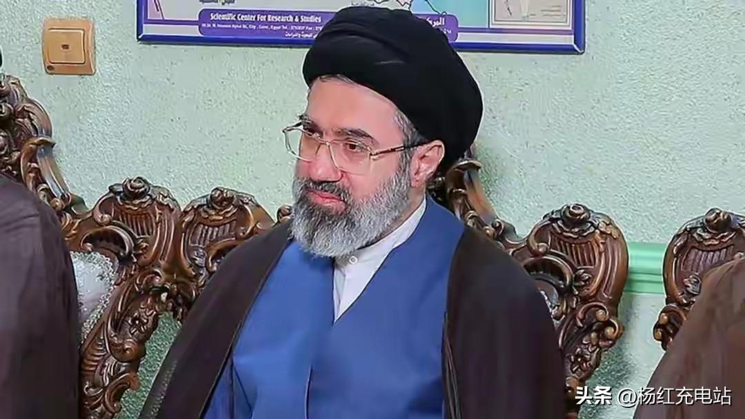 美以撑不住了！伊朗昼夜精准反击，穆杰塔巴上台后直接打服对手
 
哈梅内伊遇袭殉职