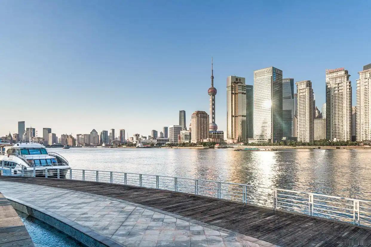 为什么上海的GDP总能站在最前面？先别急着从地图讲起，先看一个市场信号：2026