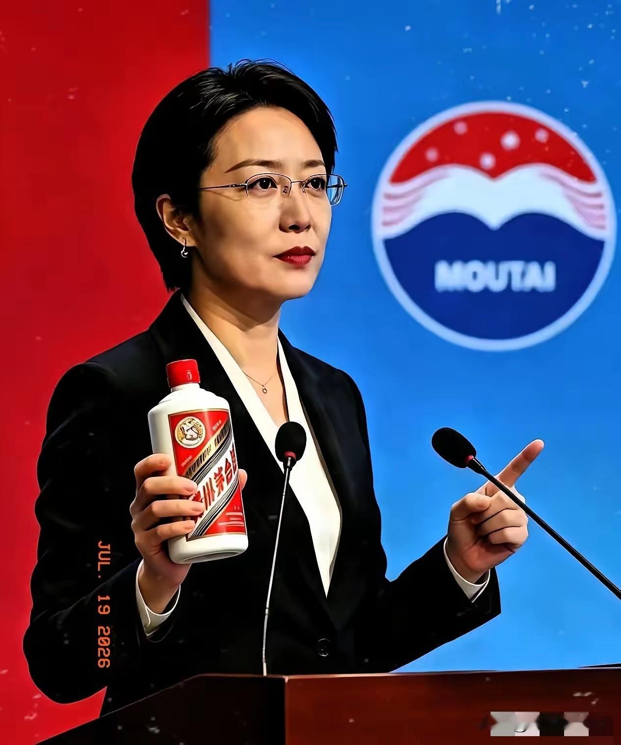 7月18日，白酒圈被一道震天闷雷直接劈成了两半。茅台连个招呼都不打，深夜暴甩一张