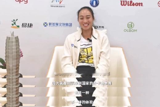 郑钦文曾说在中国很少拿到外卡 从希望被“给机会”，到自己凭排名走进去。她说“很开