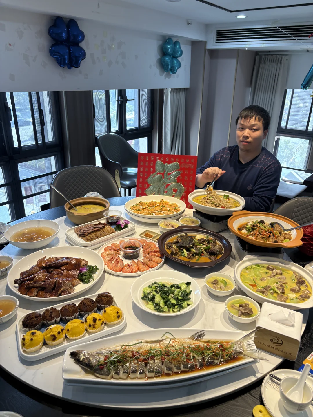 周末大餐，一家人围坐一起，简单快乐🥰