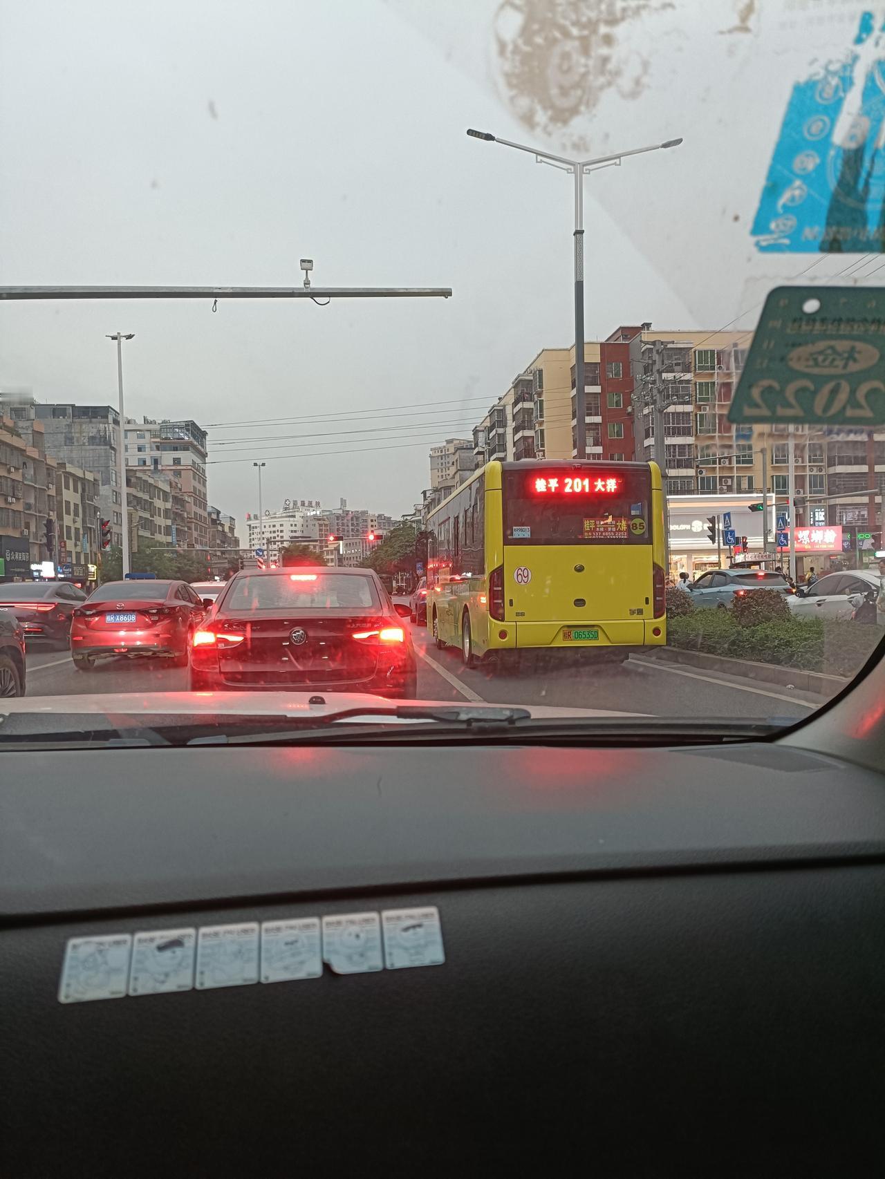 桂平的城乡公交
今年自从城乡公交全在推出以来，
关于他的话题讨论，
桂平坊间都没