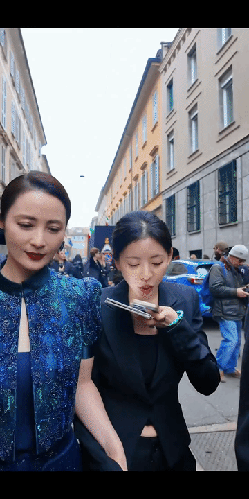 37岁的文咏珊在50岁的蒋勤勤跟前还是气势弱了好多，蒋勤勤年轻时惊为天人，50岁