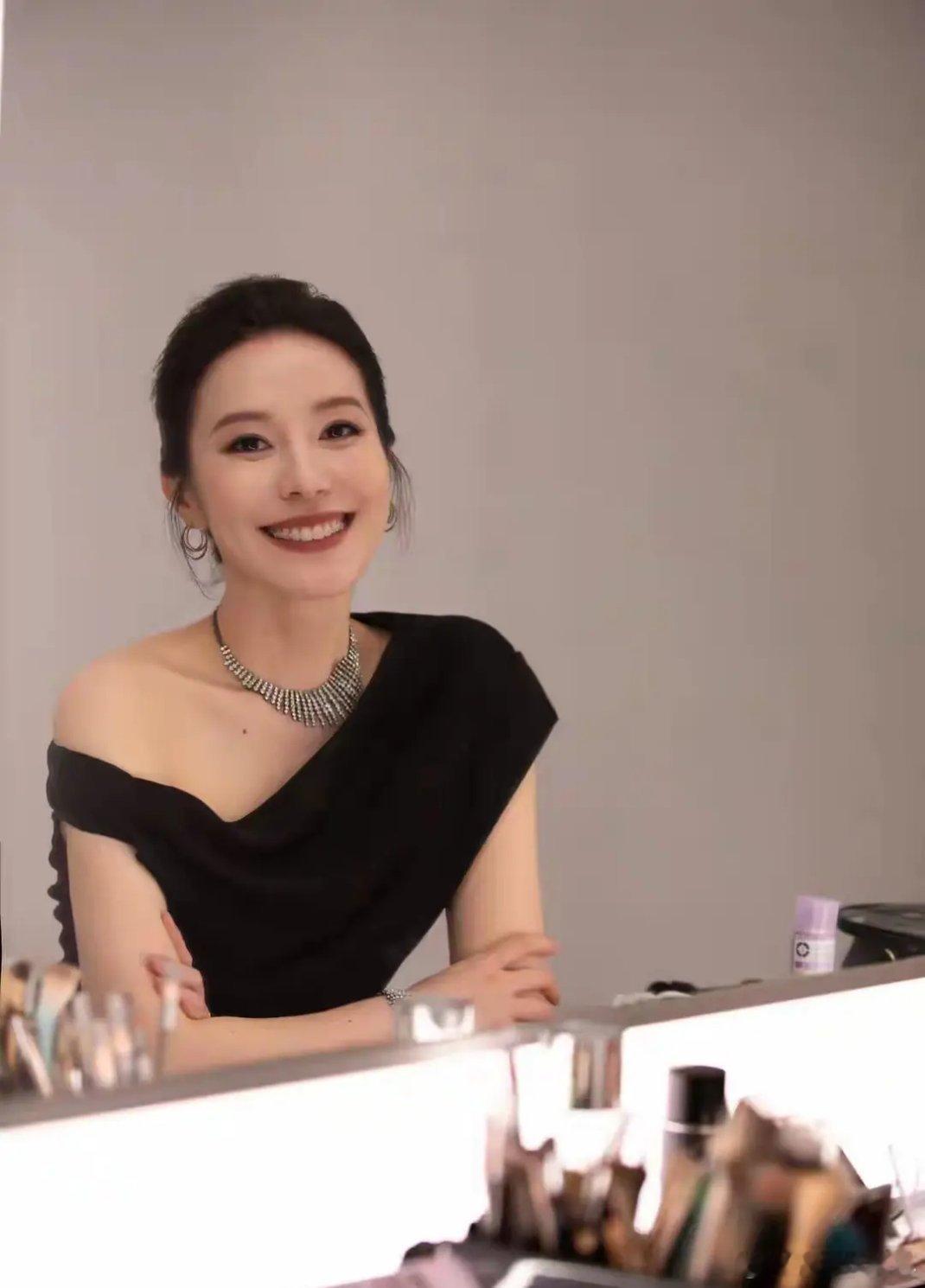 原来她就是蔚来老板娘，一脸旺夫相气质真好，成功男人背后的女人 