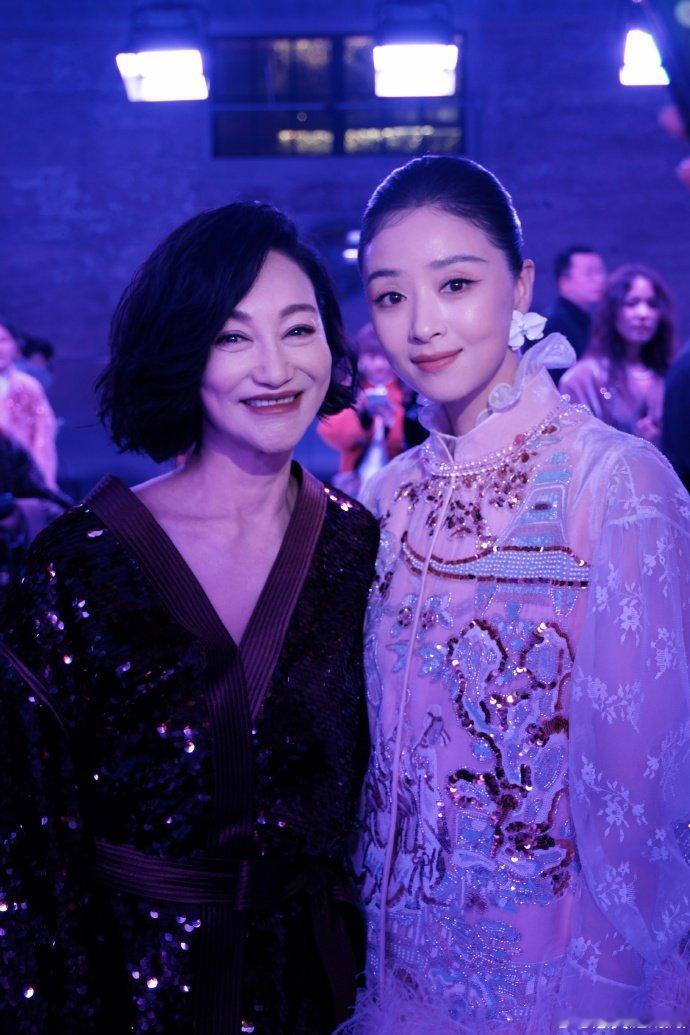 惠英红蒋欣活动合照惠英红一直很欣赏蒋欣 惠英红一直很欣赏蒋欣 ​​​