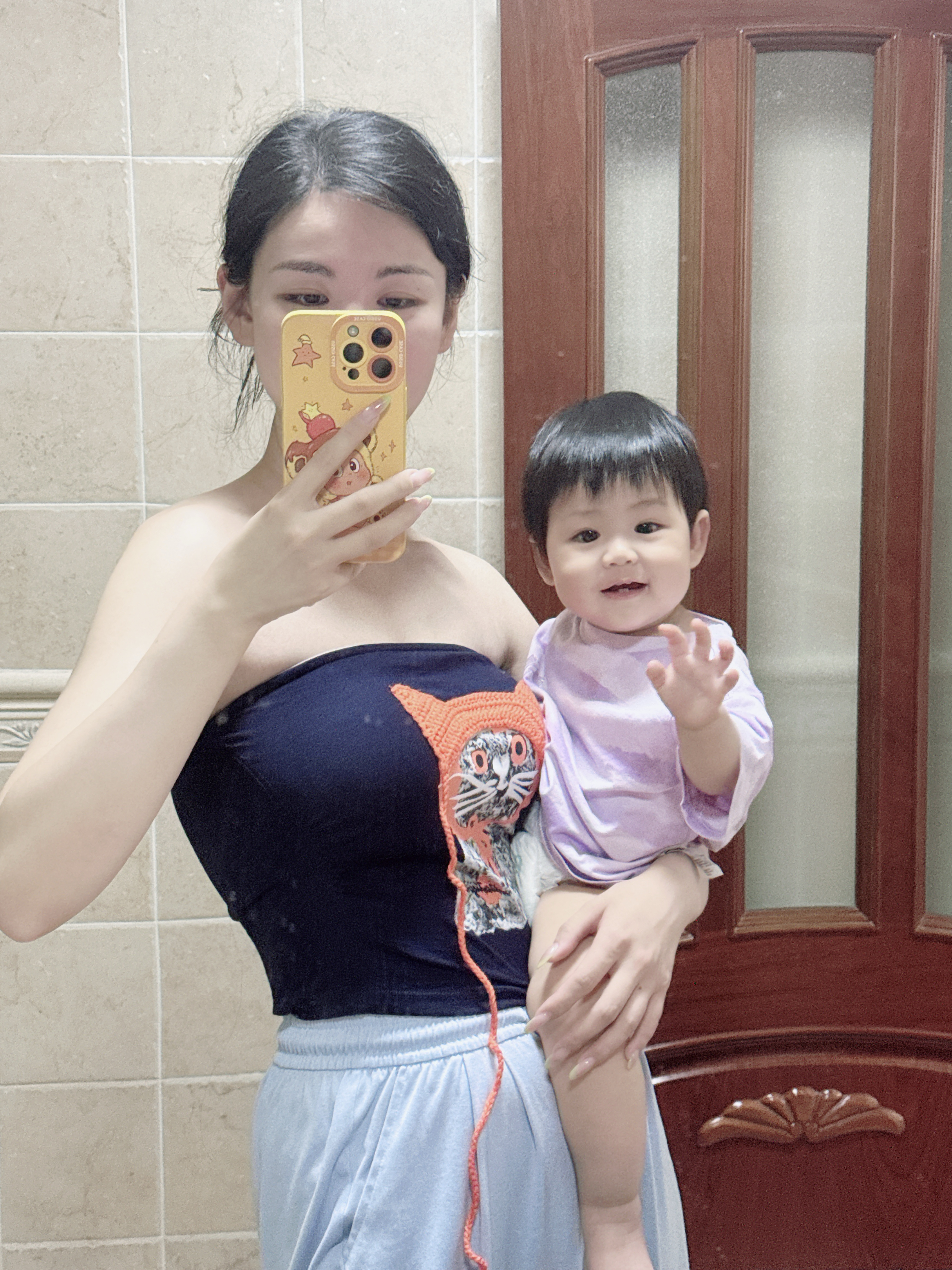 此时小🥣还不知道妈妈要走大🥣已经不开心的嘟嘟脸了 