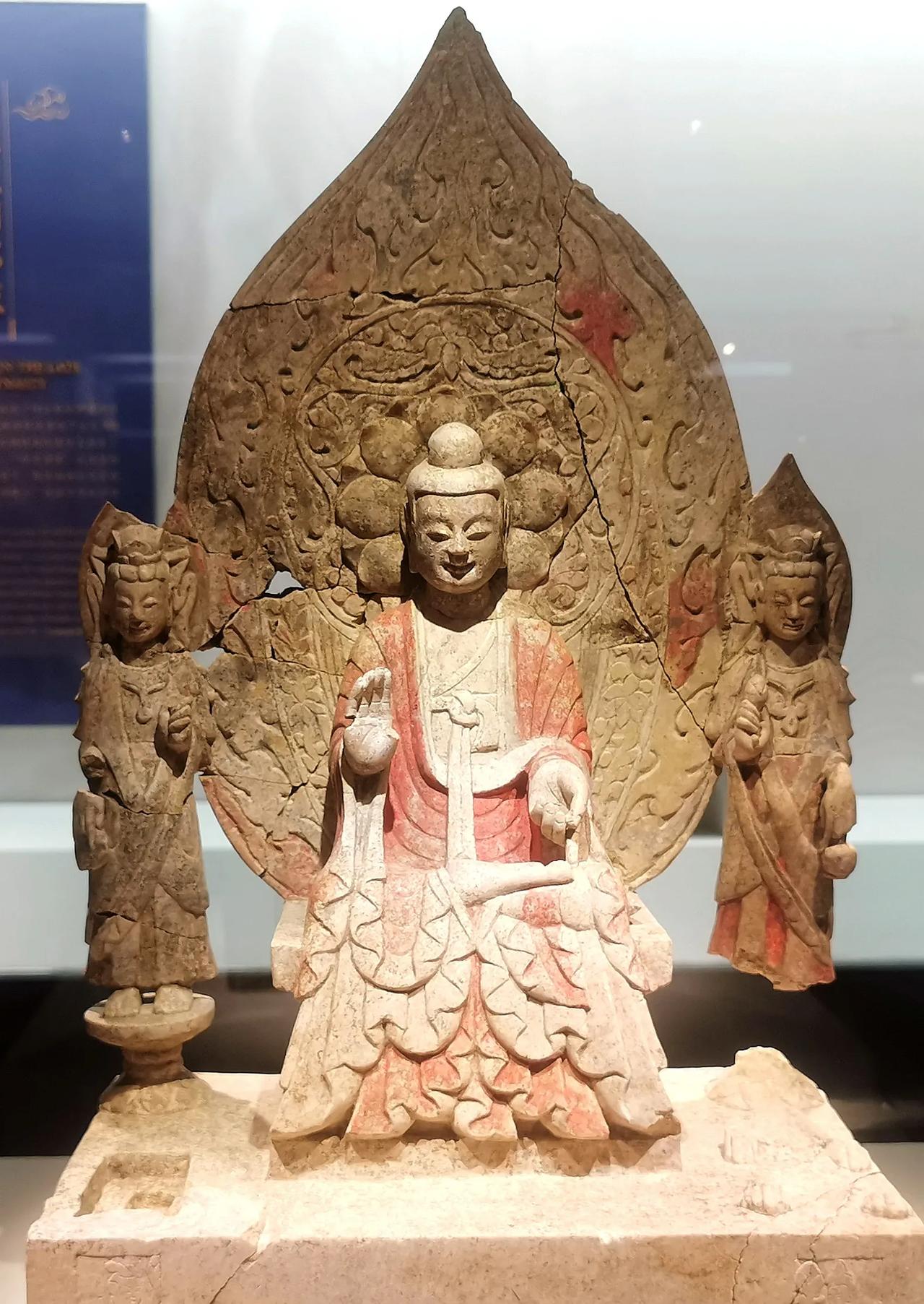 邺城考古博物馆为中国佛造像专业博物馆，陈列国内规模最大的佛教造像埋葬坑出土的佛造