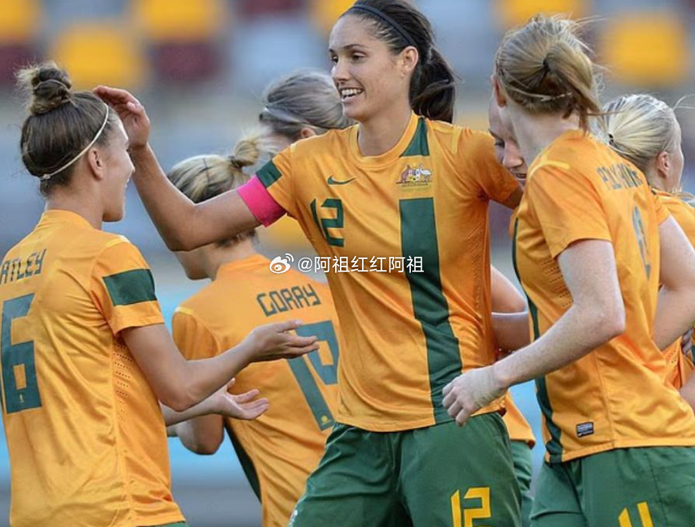 澳大利亚女足传奇凯特·吉尔近日发表爆炸性言论，痛斥国际女足赛事是“一场被操纵的游