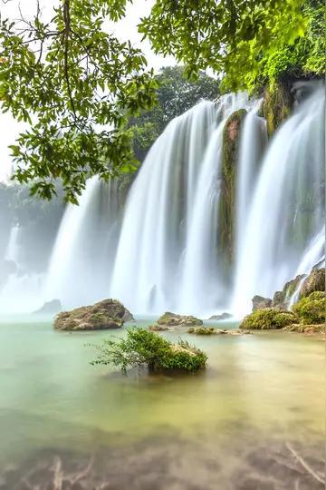 浅谈好色没有错

轻步清颜无牵挂
抬步欲追又收回
俊影清风无牵绊
伸手欲牵又缩回