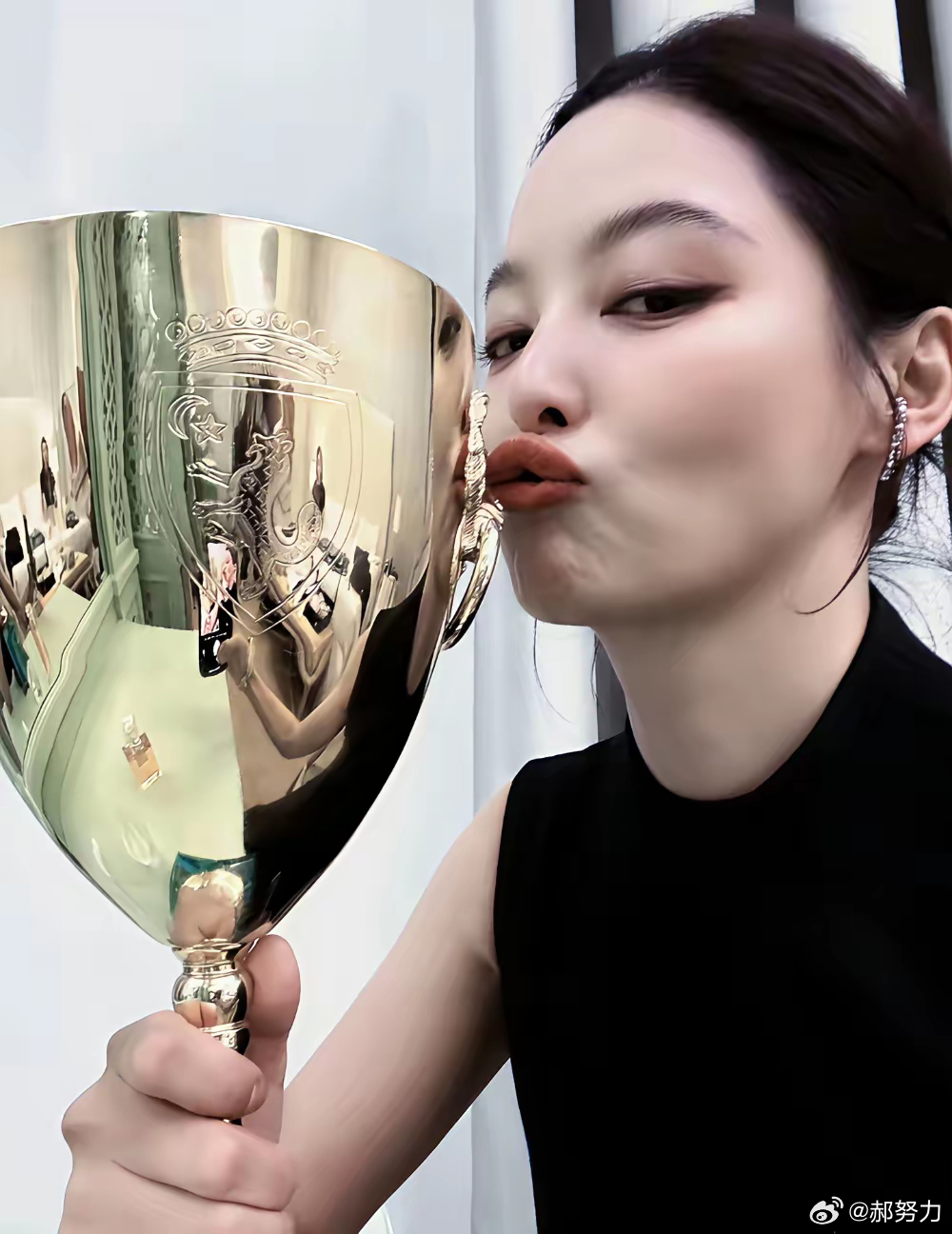 终于明白为什么辛芷蕾，明知道郝蕾在编瞎话，但还是不顾体面回怼她，不是自己问心无愧