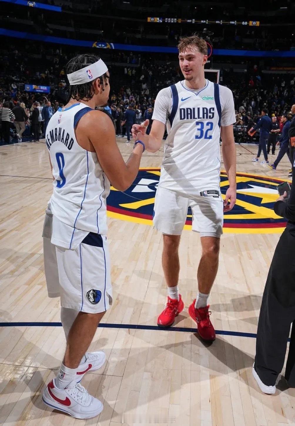 独行侠落选秀瑞安・内姆哈德成 NBA 历史首位两战轰43分23助攻仅1失误的新秀