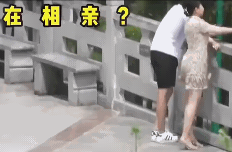 心急吃不了热豆腐，小伙子以为是在歌厅呢。这个嘴巴子把他打清醒了。[捂脸][捂脸]