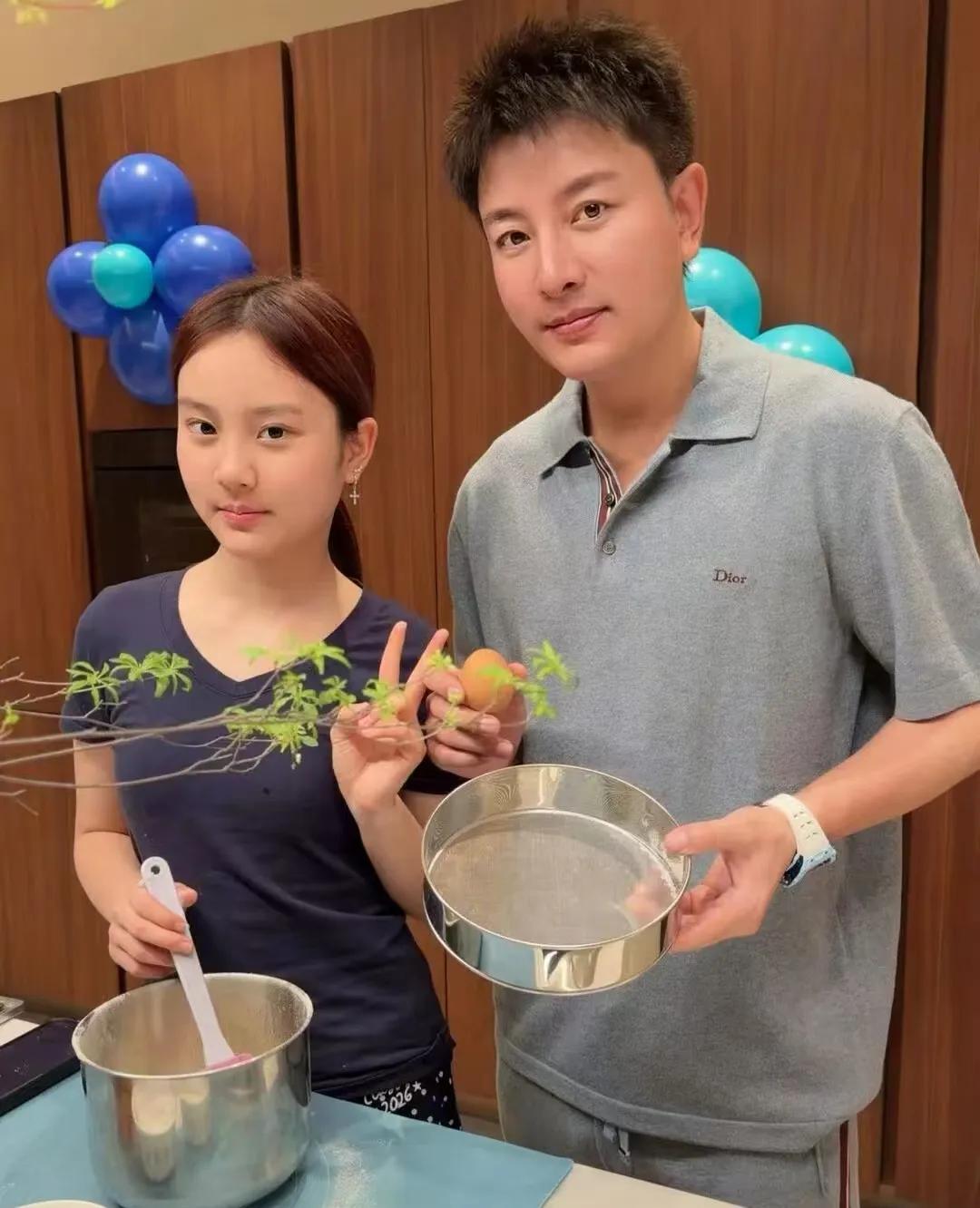 看了甜馨读的学校，
 
就明白贾乃亮为啥要拼命带货了，
 
甜馨是纯正的中国国籍