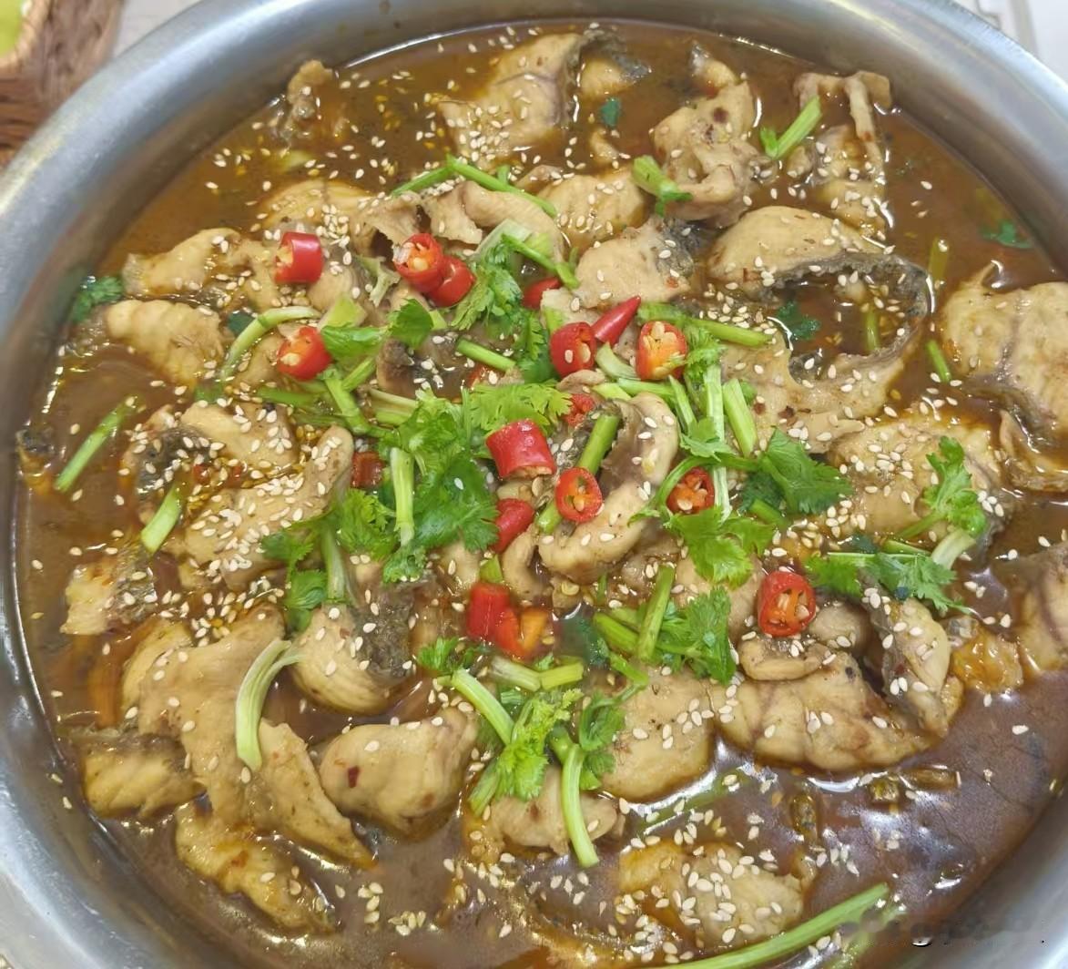 最近发现，用铁盆盛菜，是我越来越喜欢做的事儿了。

之前，婆婆在这儿帮忙带娃，买
