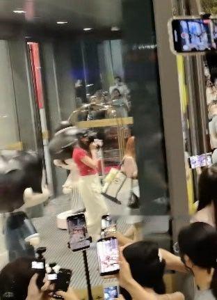 安慕希品牌代言人迪丽热巴 不要忘记我爱你这是我心中的秘密再给我多一点时间我的爱通