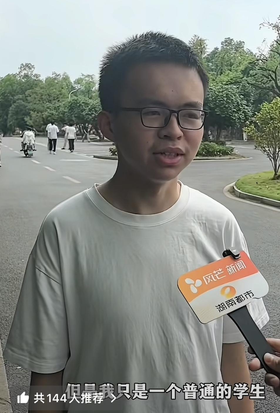 贺永辉不能细看，看久了你就会发现他身上有一股力量。
贺永辉参观完湖南农大和科技大