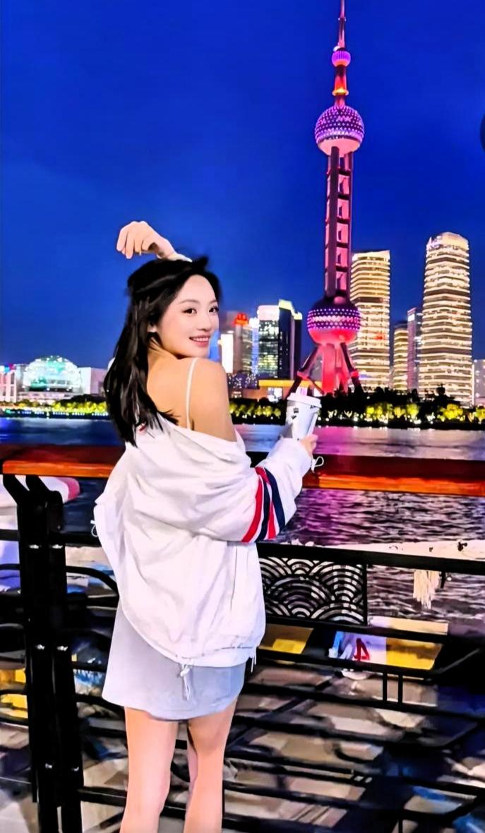 上联：经千般难立志
下联：攻万层关成攻，这个下联描写只有滴水穿石精神和毅力，做万