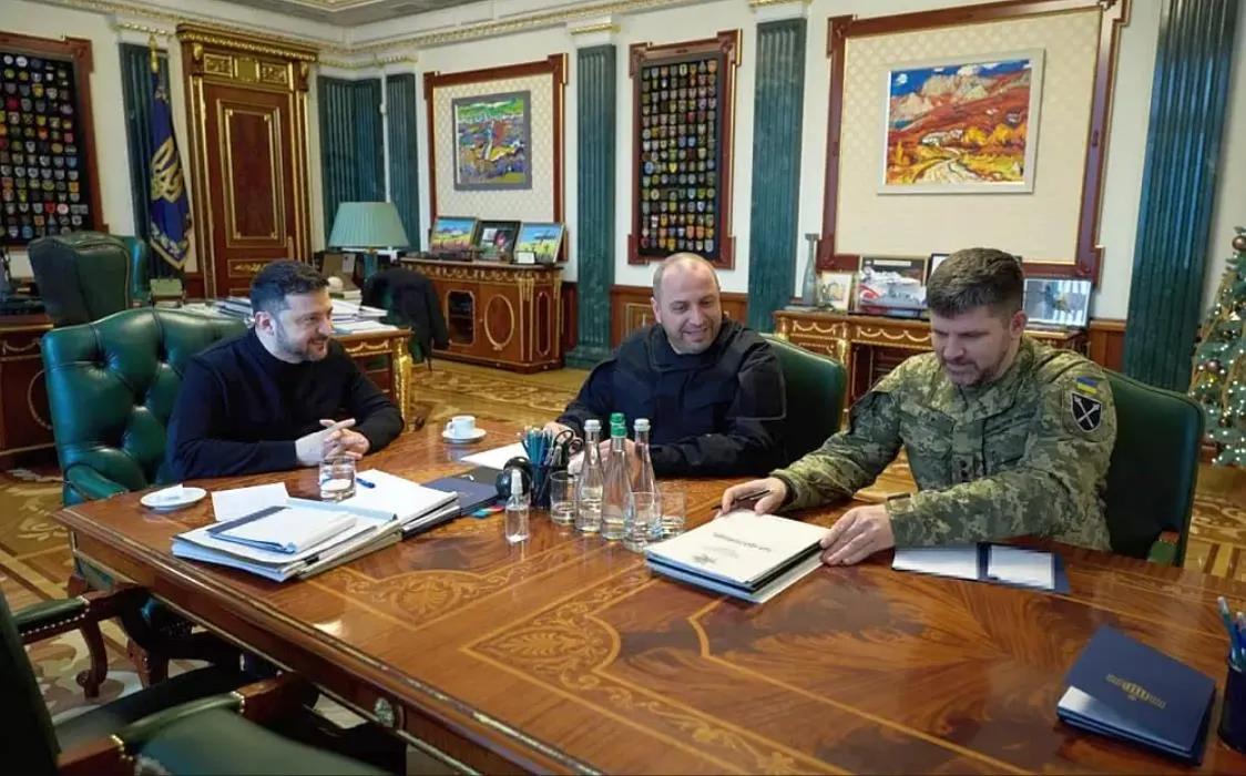 乌克兰总统泽连斯基公布了他与美国政府代表商讨的20点和平计划版本。昨天，泽连斯基