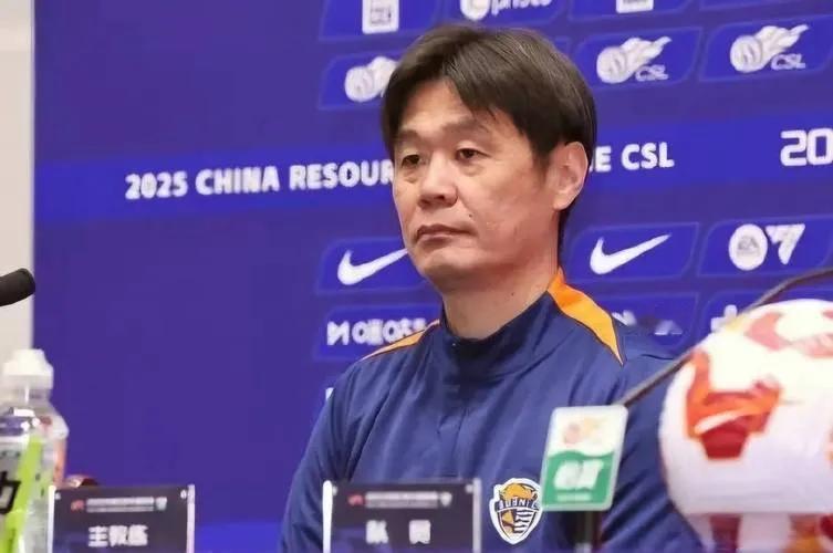 海牛球迷：李霄鹏下课！
海牛本轮又输了，很多青岛海牛球迷建议老乔换主教练。其实海
