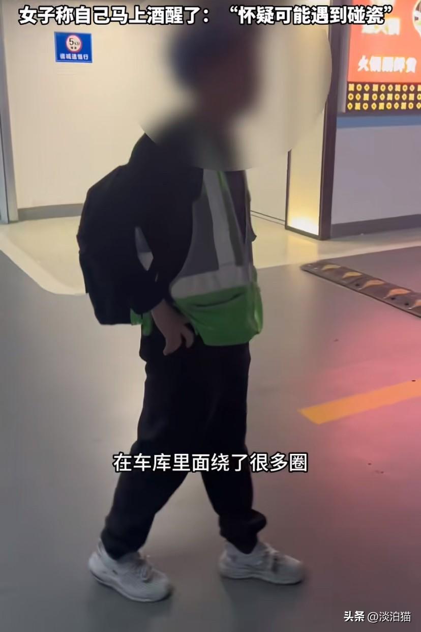 四川成都，代驾停车时停了两个车位，女子让代驾把车停好。代驾却说：时间到了，要么你