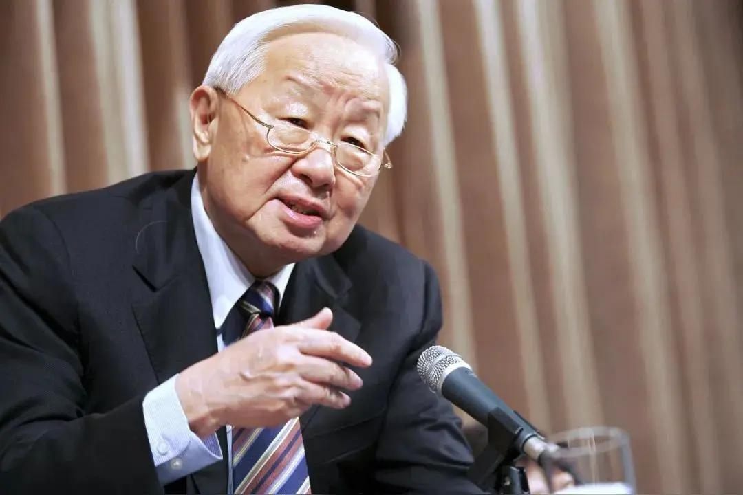 张忠谋称美国是自己国家，台积电赴美建厂却巨亏，现实很现实
 
94岁的台积电创始