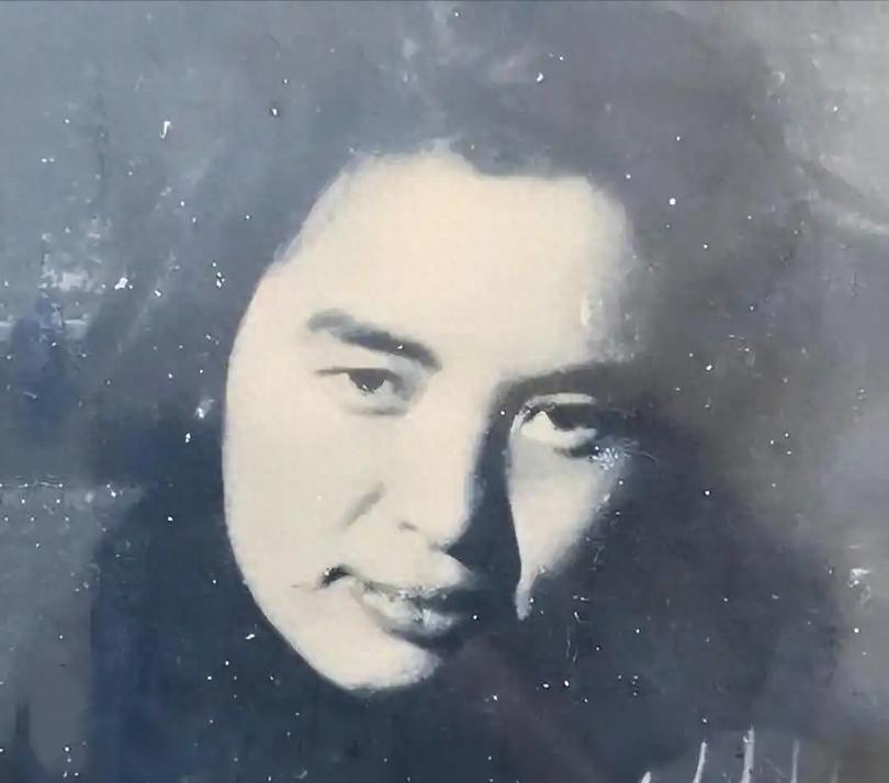 1975年，叶飞在浙江调研时紧握一名女干部的手，说她曾救过自己的性命
1939年