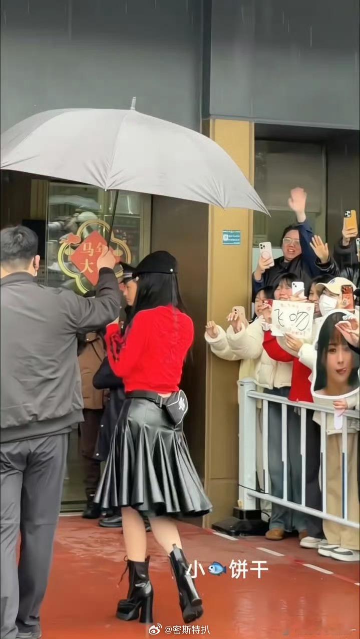 虞书欣这最近在帮二手衣服脱销啊 