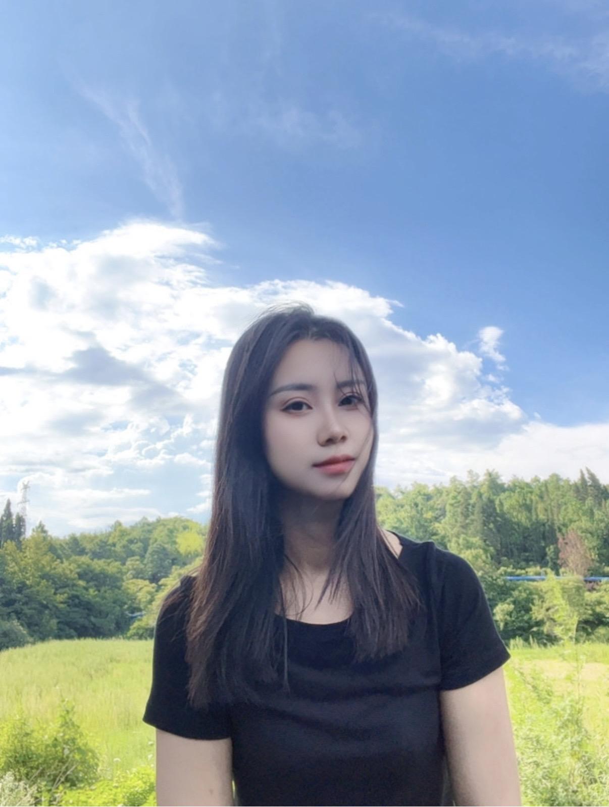 总以为夏天很长，可转眼就立秋了，愿许秋风知我意，散我心中意难平，这个世...