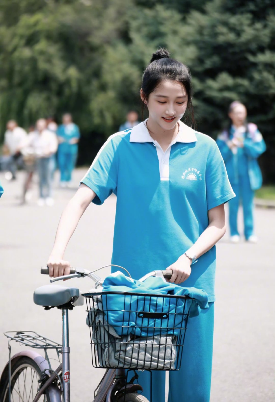 贾乃亮看黄景瑜新剧看哭了 看到贾乃亮感动到泪流满面，我对这部剧更是满怀好奇与期待