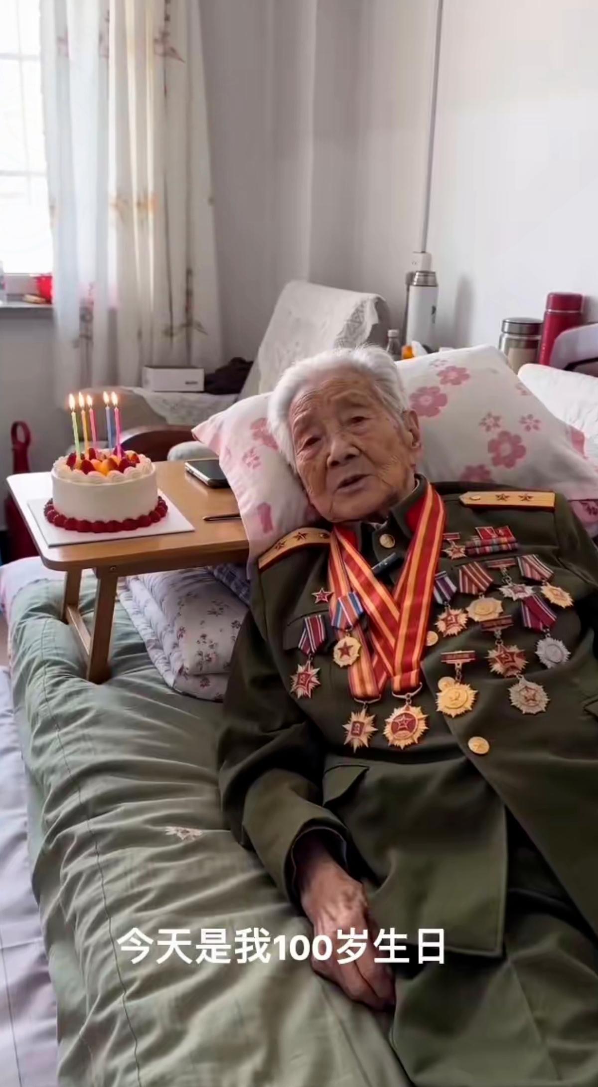 我是抗美援朝老兵，今天满100岁，无儿无女，想跟陌生朋友讨一句生日祝福。
 
 