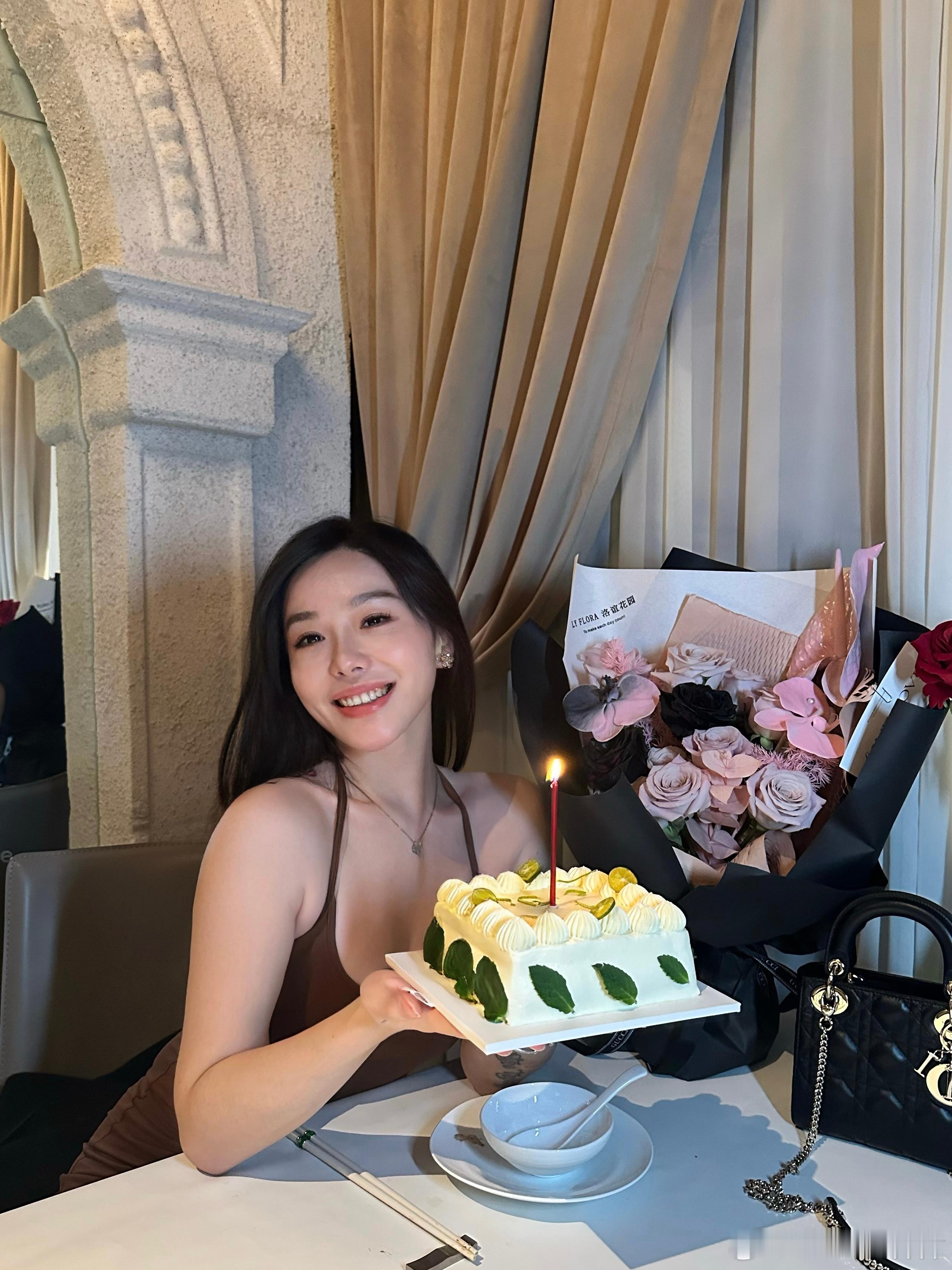 Happy birthday 每一岁都珍贵，祝我生日快乐幸福开心的一天。 ​​​
